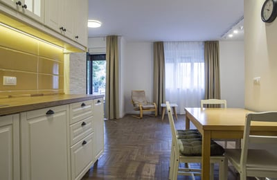 Alquiler de un luminoso apartamento de 2 habitaciones, 64 m², Zvezdara, Belgrado, Serbia